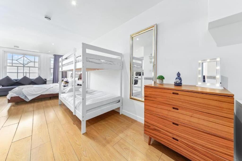 1 Bedroom Flat Piccadilly Sleep 7 In London Vr10 Εξωτερικό φωτογραφία