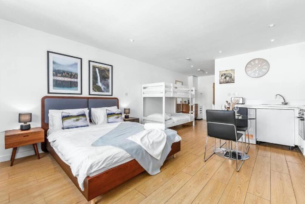 1 Bedroom Flat Piccadilly Sleep 7 In London Vr10 Εξωτερικό φωτογραφία
