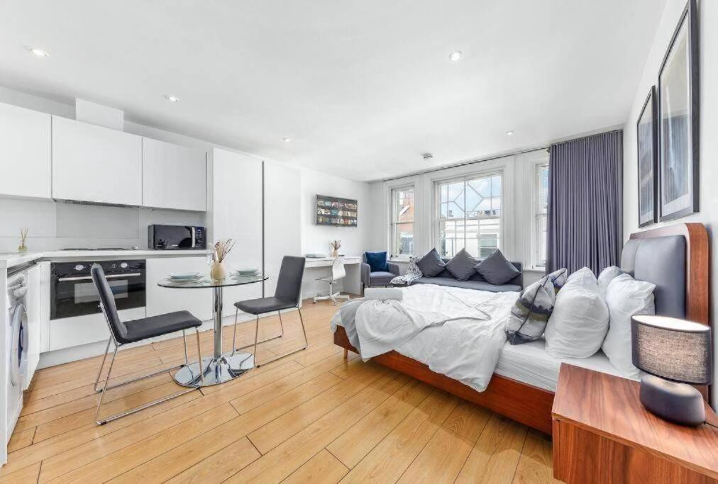 1 Bedroom Flat Piccadilly Sleep 7 In London Vr10 Εξωτερικό φωτογραφία